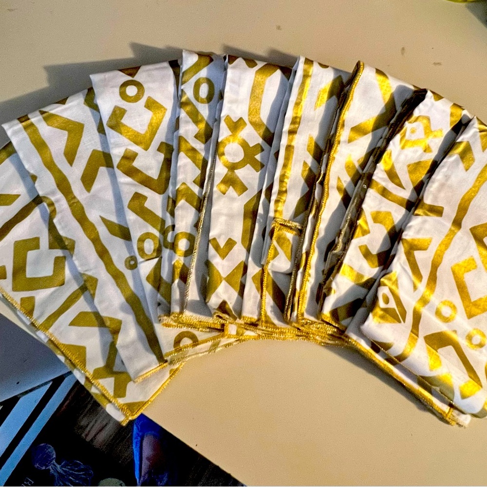 Beautiful dinner napkins Gold and White